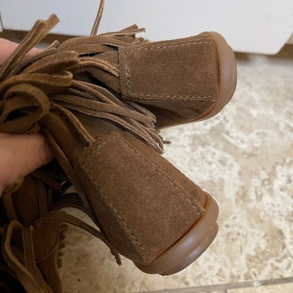 Anthropologie Minnetonka Moccasins 5 Layer Fringe Boot - Picture 8 of 15